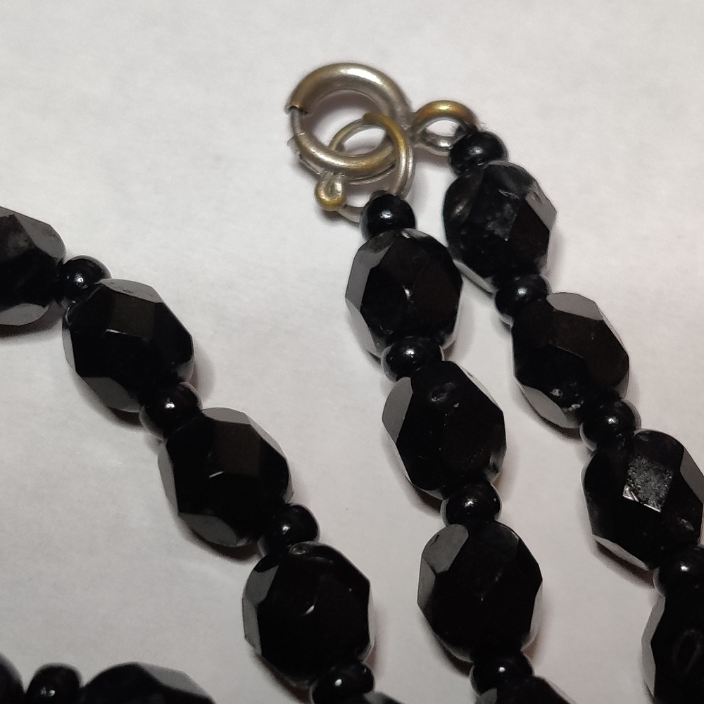 Elegant vintage French Jet Black Beaded Necklace - Picture 9 of 11